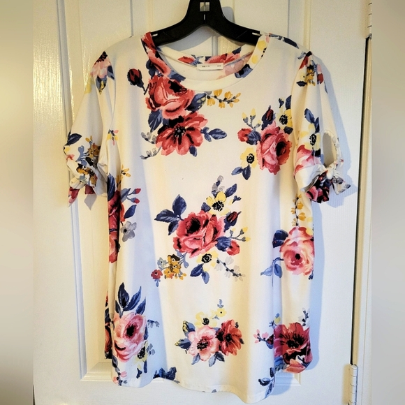 Floral short sleeve top - Picture 1 of 2